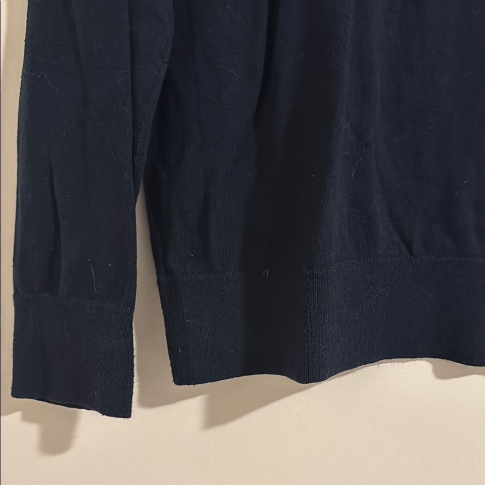 Banana Republic Men's Dark Navy Crewneck Sweater - Picture 3 of 5